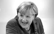 La canciller Angela Merkel, previo al inicio de un debate televisivo sobre los resultados de las elecciones generales alemanas, ayer en Berlín. 