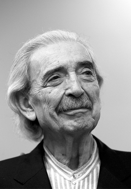 Juan Gelman durante la entrega de la Medalla Bellas Artes que le fue otorgada en Ciudad de México. (archivo, setiembre de 2013) · Foto: Alex Cruz, Efe Juan Gelman durante la entrega de la Medalla Bellas Artes que le fue otorgada en Ciudad de México. (archivo, setiembre de 2013) · Foto: Alex Cruz, Efe