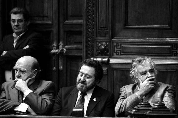 Julio María Sanguinetti, Jorge Chediak y José Mujica, ayer, en la Asamblea General. · Foto: Nicolás Celaya