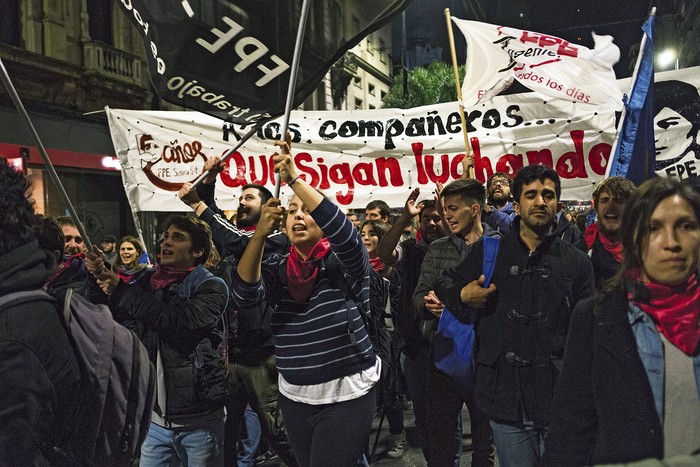 Marcha por los mártires estudiantiles. · Foto: Pablo Vignali
