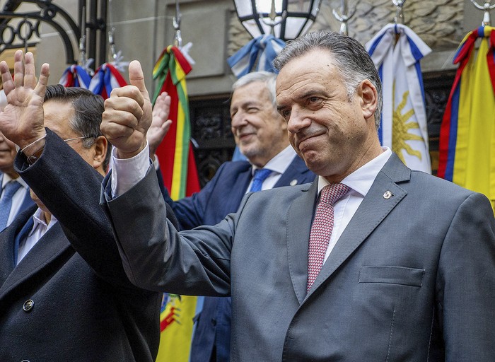 El presidente Yamandú Orsi, durante la foto de familia en la Cumbre del Mercosur. Foto: Martín Pérez, Presidencia de la República