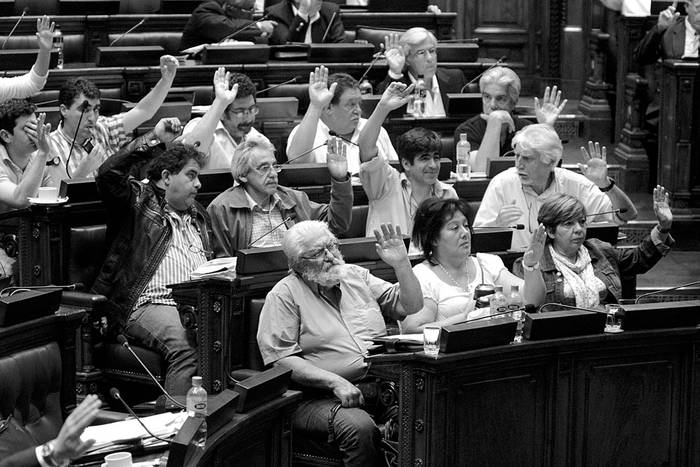 Bancada del Frente Amplio, ayer, durante la sesión de la Cámara de Diputados. Foto: Mauricio Kühne