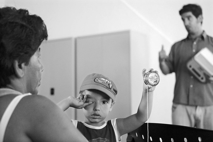 Taller sobre usos y cuidados del Plan Ceibal, en la UTU de La Teja. · Foto: Santiago Mazzarovich