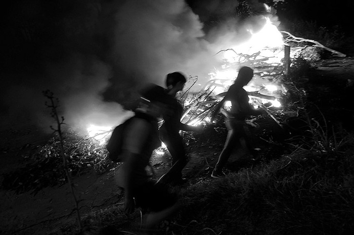 Movilización de vecinos, ayer en Santa Catalina.  · Foto: Nicolás Celaya