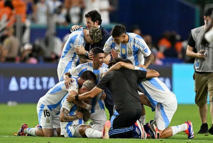 Los jugadores de Argentina después de ganar la final de la Copa América 2024, el 15 de julio, en el Hard Rock Stadium, en Miami, Florida. · Foto: Chandan Khanna, AFP