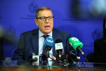 Gabriel Oddone en conferencia de prensa, el 9 de julio, en el Ministerio de Economía y Finanzas. · Foto: Presidencia de Uruguay