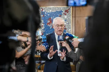 El ministro Mario Lubetkin, el 27 de febrero, en conferencia de prensa en el Ministerio de Relaciones Exteriores. · Foto: María Vivanco