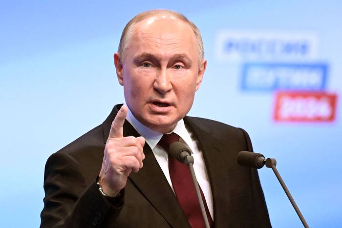 Vladimir Putin, en conferencia de prensa, el 17 de marzo, en su sede de campaña en Moscú. · Foto: Natalia Kolesnikova, AFP
