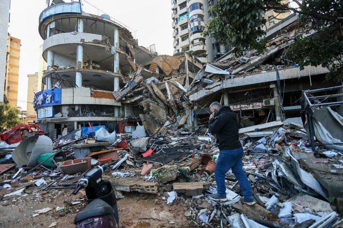 Lugar de un ataque aéreo israelí nocturno, el 26 de noviembre, en Beirut. · Foto: Ibrahim Amro, AFP