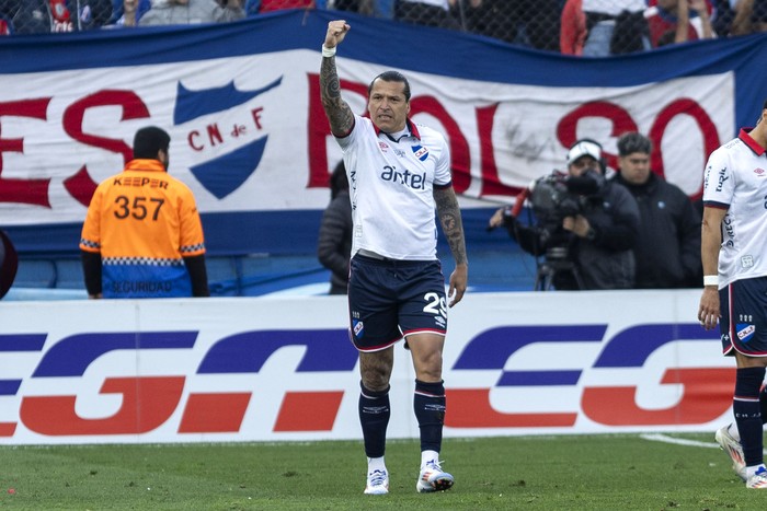 Federico Santander tras el segundo gol de Nacional a Peñarol, el 6 de octubre, en el Gran Parque Central. · Foto: Rodrigo Viera Amaral