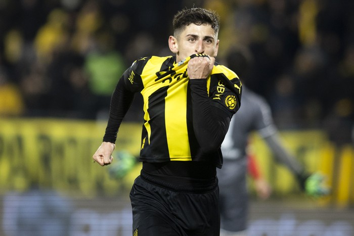 Ignacio Sosa, de Peñarol, tras convertir el primer gol a Wanderers, el 22 de junio, en el Campeón del Siglo. · Foto: Ernesto Ryan