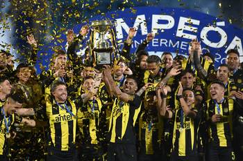 Foto principal del artículo 'Peñarol campeón del Intermedio en la final clásica' · Foto: Alessandro Maradei