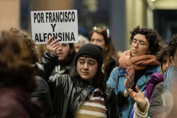 Movilización de organizaciones feministas en Torre Ejecutiva en contra de la violencia vicaria. · Foto: Rodrigo Viera Amaral