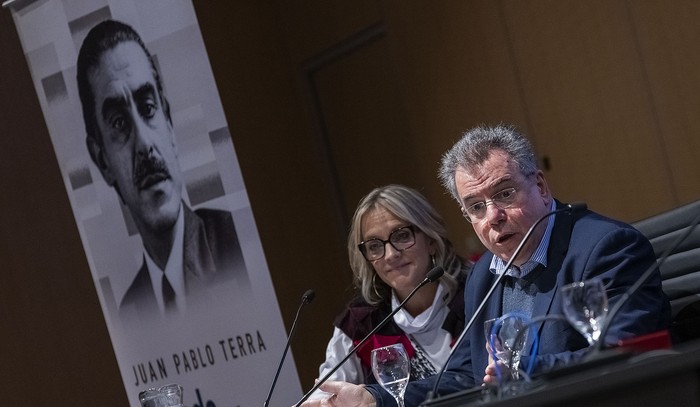 Erika Hoffman y Gerardo Caetano en el homenaje a Juan Pablo Terra. · Foto: Rodrigo Viera Amaral