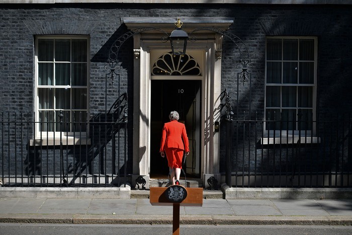 Theresa May, luego de anunciar su renuncia, a las afueras de 10 Downing Street, el 24 de mayo.
 · Foto: Daniel Leal-Olivas, AFP