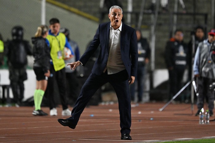 Tité, director técnico de Flamengo, durante el partido ante Bolívar, el 22 de agosto, en La Paz. · Foto: Aizar Raldes, AFP