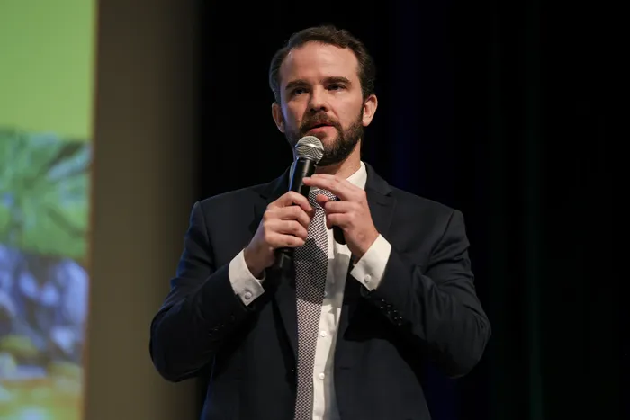 Dario Durigan durante una charla en el Banco Nacional de Desarrollo Económico y Social, en el centro de Río de Janeiro (archivo, junio de 2026). · Foto: Tomaz Silva, Agência Brasil 
