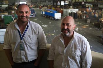 Pablo Pacheco y Alberto Pérez en el Mercado Modelo. Pablo Pacheco y Alberto Pérez en el Mercado Modelo.