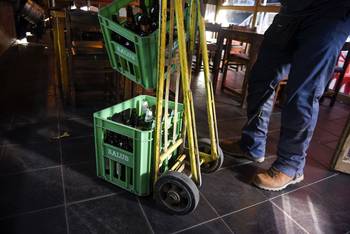 Foto principal del artículo 'Según el Cuesta Duarte, persisten en el mercado laboral desigualdades entre hombres y mujeres, jóvenes y adultos, así como entre departamentos' · Foto: Gianni Schiaffarino