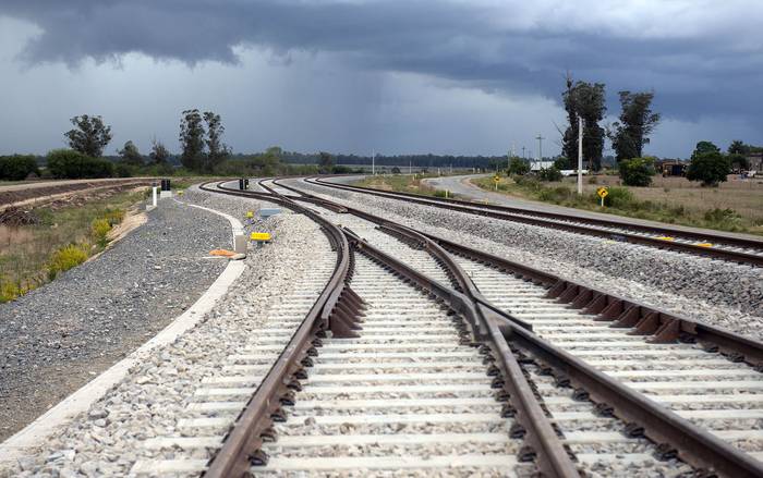 Construcción de las vías del ferrocarril central para UPM entre Independencia y 25 de Agosto en el departamento de Florida (archivo, marzo de 2023). · Foto: Alessandro Maradei