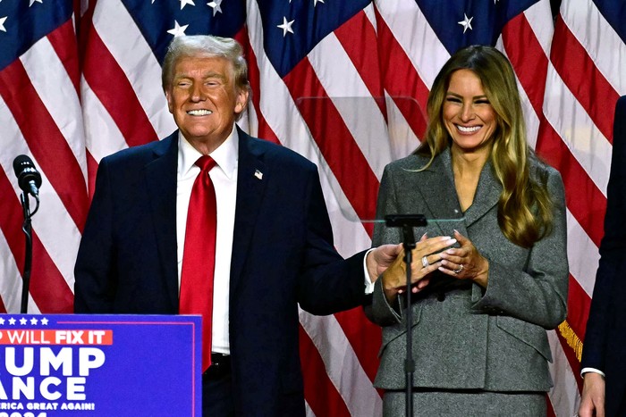 Donald Trump y Melania Trump, el 6 de noviembre, en West Palm Beach, Florida. · Foto: Jim Waston, AFP