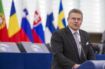 Maros Sefcovic, comisario europeo de Comercio, Seguridad Económica, Relaciones Interinstitucionales y Transparencia, durante una sesión plenaria del Parlamento Europeo, en Estrasburgo, el 9 de julio. · Foto: Jean-Christophe Verhaegen, AFP
