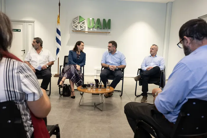 Fernando López, Valeria Csukasi, Matas Carambula, y José Saavedra, el19 de marzo en el salón de actos de la UAM. · Foto: Inés Guimaraens