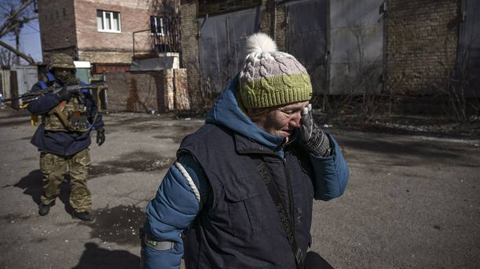 Ciudad de Irpin, al norte de Kiev, ayer. · Foto: Aris Messinis, AFP