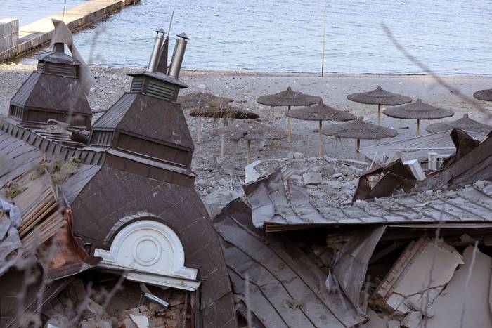 Hotel de playa destruido, ayer, en la ciudad ucraniana de Odessa. · Foto: Oleksandr Gimanov, AFP