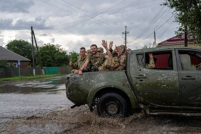 Soldados ucranianos en la ciudad de Sloviansk, al este de Ucrania, el 2 de agosto. · Foto: Bulent Kilic, AFP