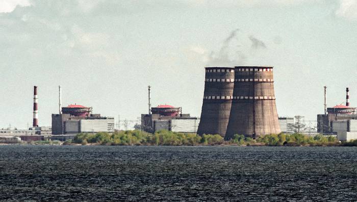 Planta de energía nuclear de Zaporiyia, en el área controlada por Rusia de Energodar. · Foto: Ed Jones, AFP