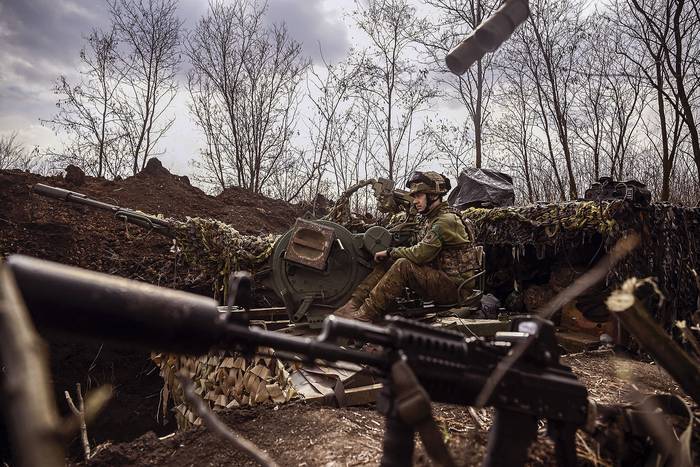 Batería antiaérea cerca de Bakhmut, Ucrania, el 24 de marzo de 2023. · Foto: Aris Messinis, AFP
