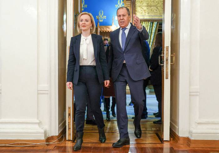 Liz Truss, Secretaria de Relaciones Exteriores británica, y Sergei Lavrov, Ministerio de Relaciones Exteriores de Rusia, ayer, en Moscú. · Foto: Ministerio de Relaciones Exteriores de Rusia