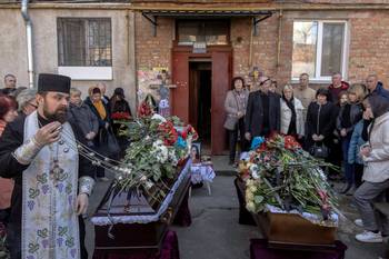 Funeral de víctimas de un ataque con misiles rusos, el 13 de abril, en Sumy, noreste de Ucrania. · Foto: Roman Pilipey, AFP