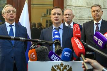 Vladimir Medinsky, jefe de la delegación rusa y asesor de Putin, en una conferencia de prensa, el 15 de mayo, en Estambul. · Foto: Yasin Akgul, AFP