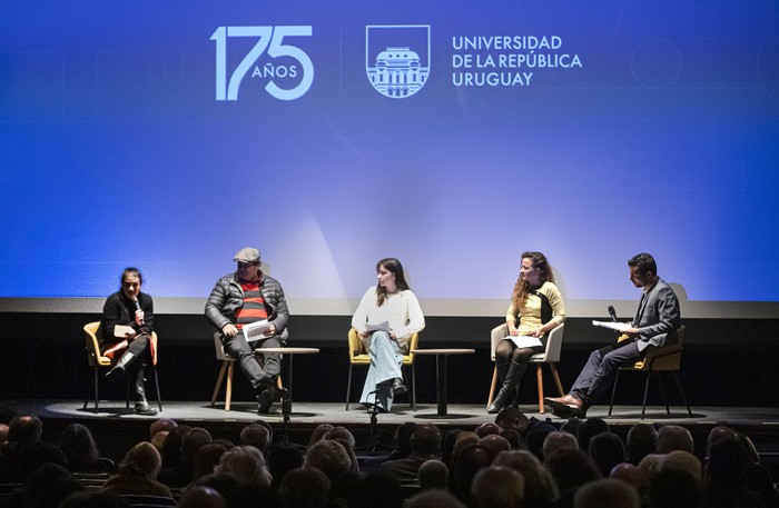 Ana Laura Mello, Paul Schiera, Maite Lanza y Mariangeles Lacava, el 17 de julio, en la celebración de los 175 años de la Udelar. · Foto: Rodrigo Viera Amaral