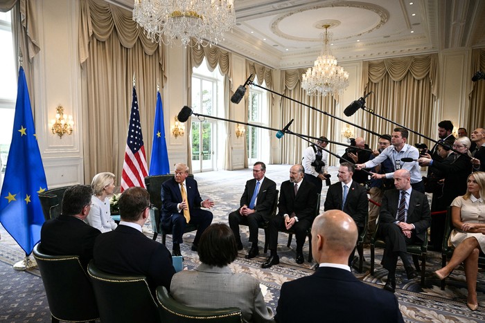 El presidente de Estados Unidos, Donald Trump, y la presidenta de la Comisión Europea, Ursula von der Leyen, el 27 de julio, en Turnberry, Escocia. · Foto: Brendan Smialowski, AFP El presidente de Estados Unidos, Donald Trump, y la presidenta de la Comisión Europea, Ursula von der Leyen, el 27 de julio, en Turnberry, Escocia. · Foto: Brendan Smialowski, AFP