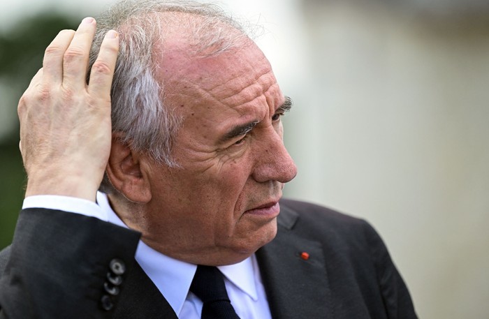 François Bayrou, primer ministro francés, el 24 de julio, en Angers, Francia. · Foto: Damien Meyer / AFP