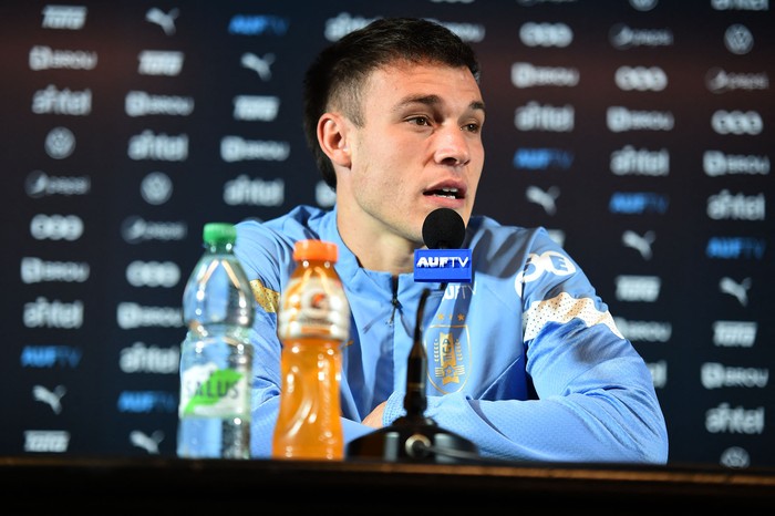 Manuel Ugarte, en una conferencia de prensa en el estadio Centenario (archivo, junio de 2023). · Foto: Dante Fernández, AFP