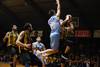 Juan Wenzel, de Peñarol, y Federico Della Mea, de Cordón, en el gimnasio de Goes. · Foto: Ernesto Ryan Juan Wenzel, de Peñarol, y Federico Della Mea, de Cordón, en el gimnasio de Goes. · Foto: Ernesto Ryan