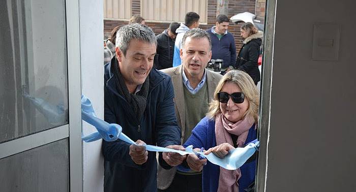 Jaime Saavedra, Yamandú Orsi y Graciela Barrera, durante la inauguración inauguración del nuevo local de la Dirección Nacional de Apoyo al Liberado. · Foto: S/D autor