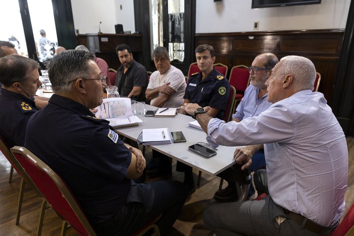 El ministro del Interior y autoridades de la Policía Nacional reciben a una delegación de la Unión Nacional de Obreros y Trabajadores del Transporte, el 17 de marzo, en el Ministerio del Interior. · Foto: Rodrigo Viera Amaral