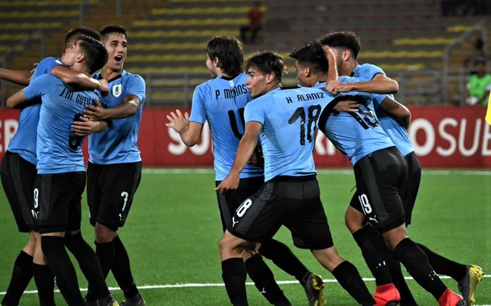 Los jugadores de Uruguay festejan el gol de Pedro Milans. Foto: Asociación Uruguaya de Fútbol (AUF).