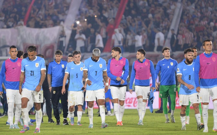 Los jugadores uruguayos tras perder con Paraguay, el 5 de junio. · Foto: Daniel Duarte, AFP