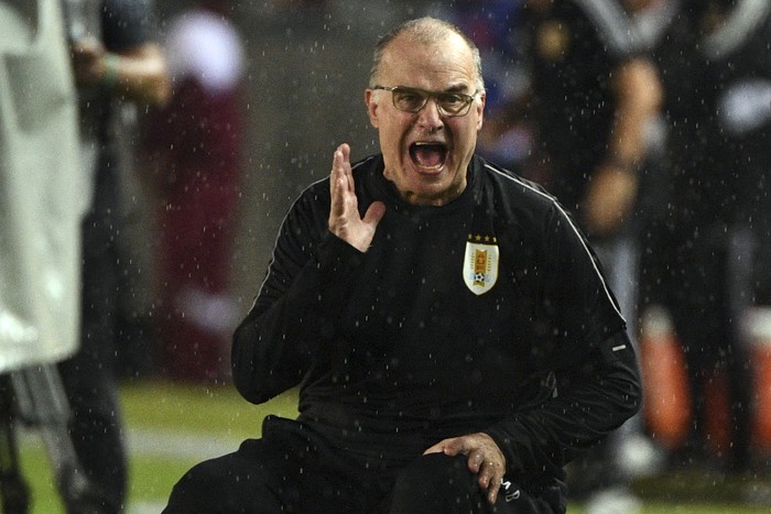 Marcelo Bielsa, el 10 de setiembre, en Maturín, Venezuela. · Foto: Federico Parra, AFP