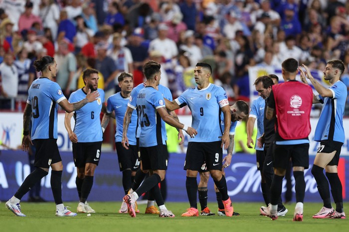 Los jugadores de Uruguay después del partido ante Estados Unidos, el lunes, en el GEHA Field del Arrowhead Stadium, en Kansas City. · Foto: Jamie Squire, Getty Images, AFP