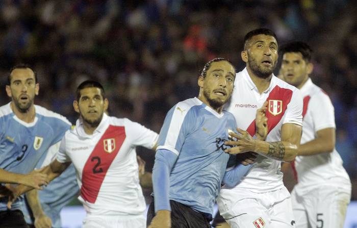 Uruguay y Perú, el 12 de Octubre  de 2019, en el estadio Centenario. · Foto: .