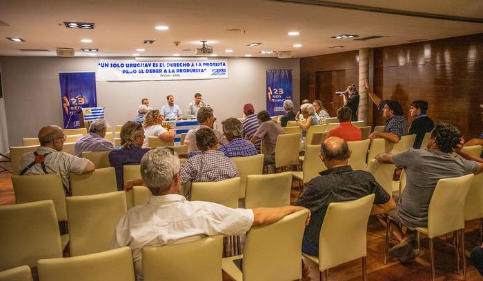 Sesión de Mesa Nacional y lectura proclama del movimiento Un Solo Uruguay, este lunes, en el hotel NH Columbia. · Foto: Martín Varela Umpiérrez
