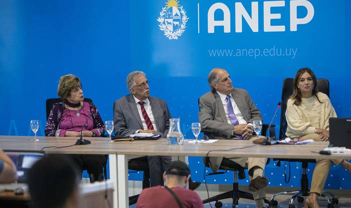 Dora Graziano, Juan Pereyra, Juan Gabito y Laura Bianchi, en ANEP (09.11.2022). · Foto: Ernesto Ryan