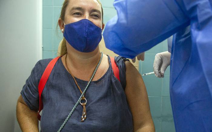 Vacunaciones, ayer, en el Hospital Pereira Rossell. · Foto: Alessandro Maradei